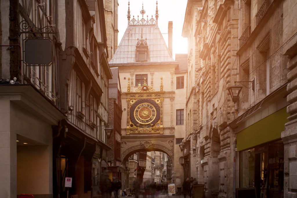 Rouen au lever du soleil en Normandie